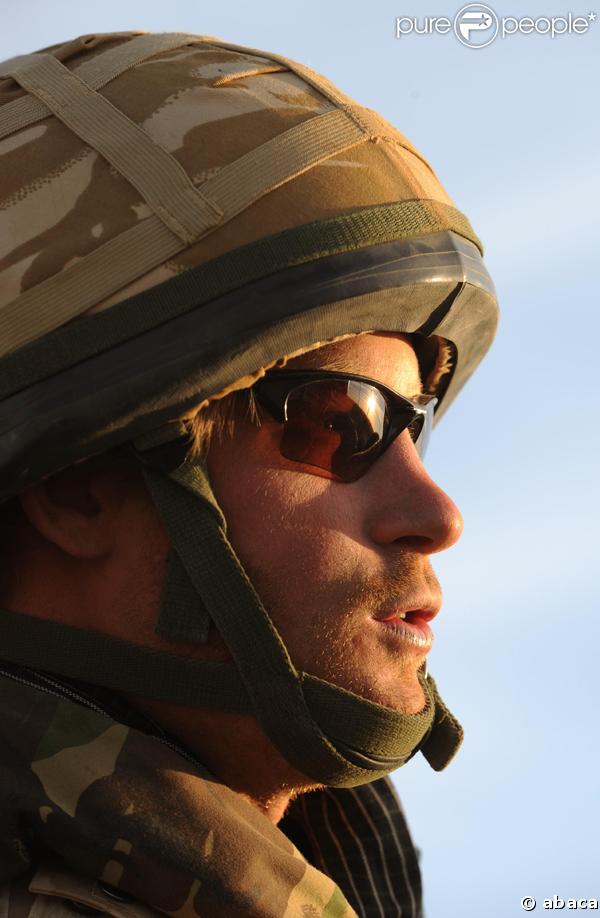 Le Prince Harry dans le désert de la province de Helmand, au sud de l'Afghanistan