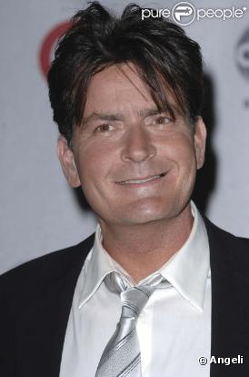 La marque Hanes décide de ne plus diffuser ses publicités avec Charlie Sheen. 