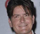 La marque Hanes décide de ne plus diffuser ses publicités avec Charlie Sheen. 
