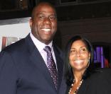 Le légendaire Magic Johnson et sa femme Cookie, à l'occasion de l'avant-première de  The Book of Eli , qui s'est tenue au Graumann's Chinese Theatre d'Hollywood, à Los Angeles, le 11 janvier 2010.
