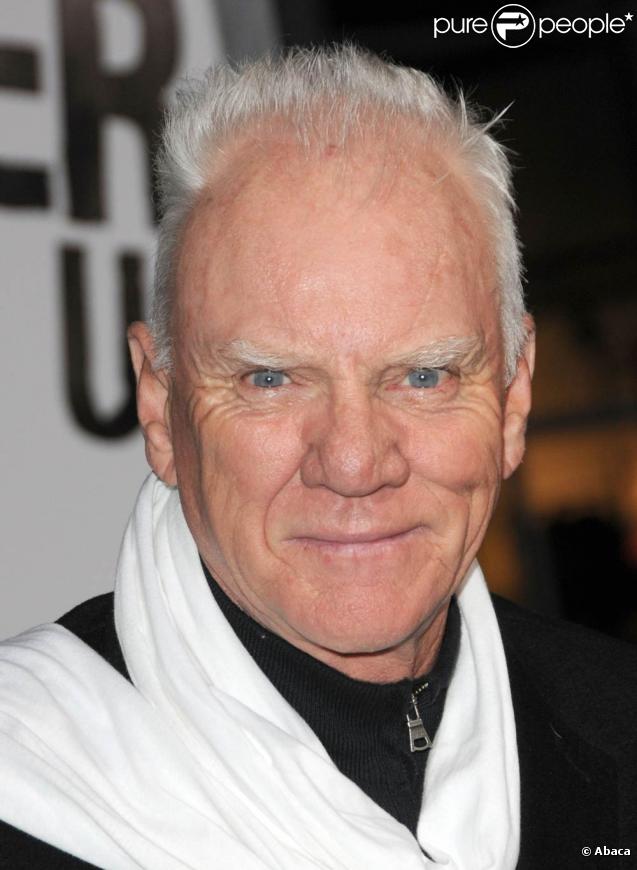Malcolm McDowell, à l'occasion de l'avant-première de  The Book of Eli , qui s'est tenue au Graumann's Chinese Theatre d'Hollywood, à Los Angeles, le 11 janvier 2010.