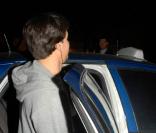 Mark Wahlberg ressort du restaurant Madeo à Los Angeles et découvre que sa Porsche est en train de se faire enlever par la fourrière le 12 janvier 2010