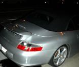 Mark Wahlberg ressort du restaurant Madeo à Los Angeles et découvre que sa Porsche est en train de se faire enlever par la fourrière le 12 janvier 2010