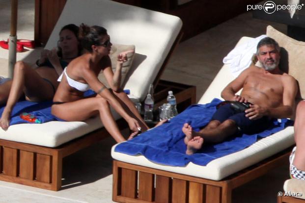 George Clooney et Elisabetta Canalis bronzent sous le soleil de Mexico le 29 décembre 2009