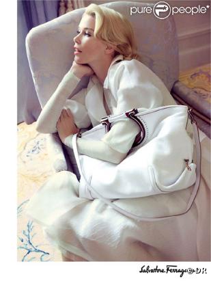 Claudia Schiffer pour Salvatore Ferragamo