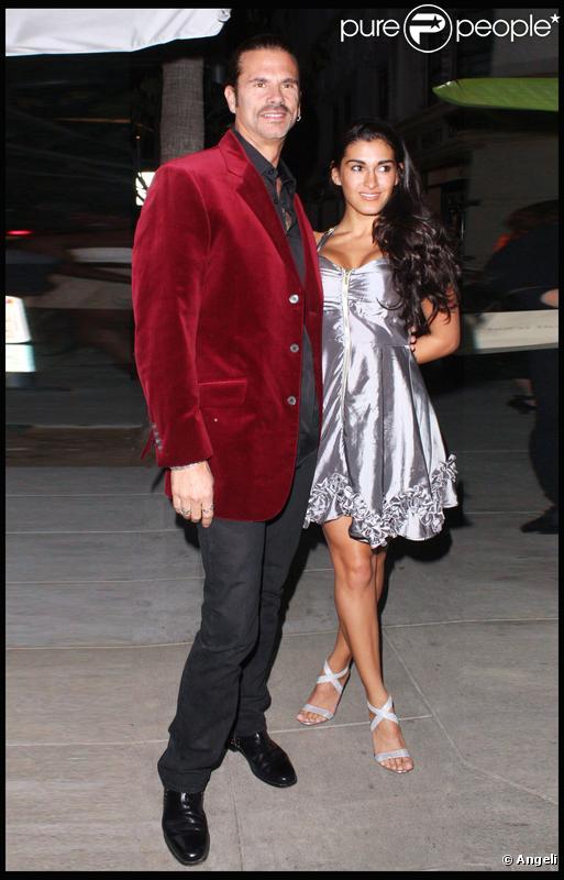 Lorenzo Lamas et sa nouvelle petite amie à Los Angeles le 14 janvier 2010 