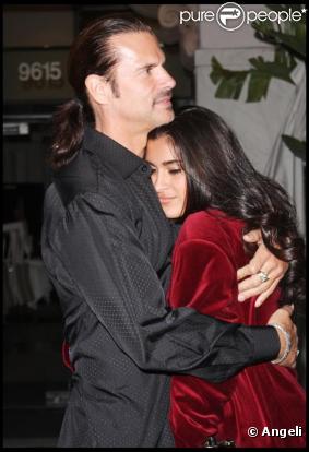Lorenzo Lamas et sa nouvelle petite amie à Los Angeles le 14 janvier 2010 