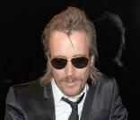 Rhys Ifans lors du défilé Hommes Dolce et Gabbana automne-hiver 2011 à Milan le 16 janvier 2010