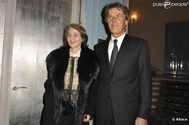 Charlotte Rampling et Dominique Desseigne, à l'occasion du cocktail dînatoire des Révélations des César organisé par la maison Chaumet dans l'enceinte de l'Hôtel Meurice, à Paris, le 18 janvier 2010.