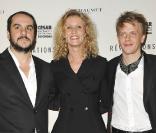 Alexandra Lamy entourée de François-Xavier Demaison et Alex Lutz, à l'occasion du cocktail dînatoire des Révélations des César organisé par la maison Chaumet dans l'enceinte de l'Hôtel Meurice, à Paris, le 18 janvier 2010.