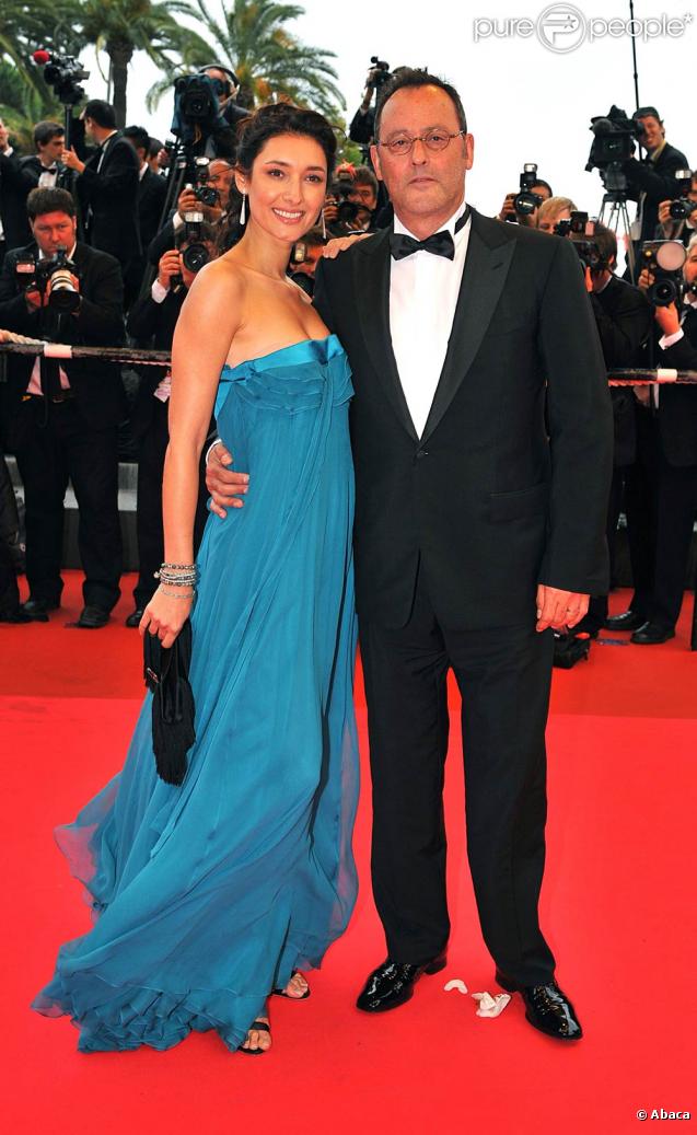 Jean Reno, 61 ans, a une belle carrière. Il est aussi un heureux époux, celui de Zofia Borucka, 37 ans avec qui il a eu un enfant en 2009. Mariés en 2006, ils ont vingt-quatre ans de différence. 
