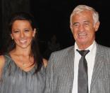Jean-Paul Belmondo,  Pierrot le fou  ou encore  Le Magnifique , âgé de 76 ans, a séduit Barbara Gandolfi. Les quarante-quatre ans qui les séparent ne sont qu'une broutille pour eux. 