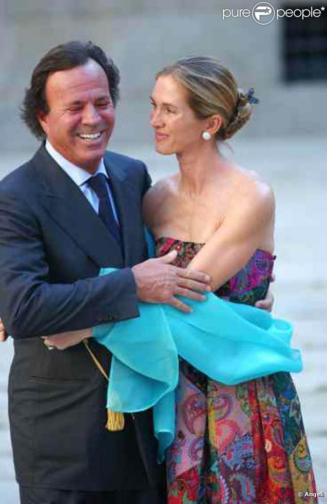 Le Latin Lover Julio Iglesias, 66 ans, est aujourd'hui un homme posé auprés de sa Miranda, 44 ans. Vingt-deux années les éloignent mais beaucoup d'amour les rapproche. 