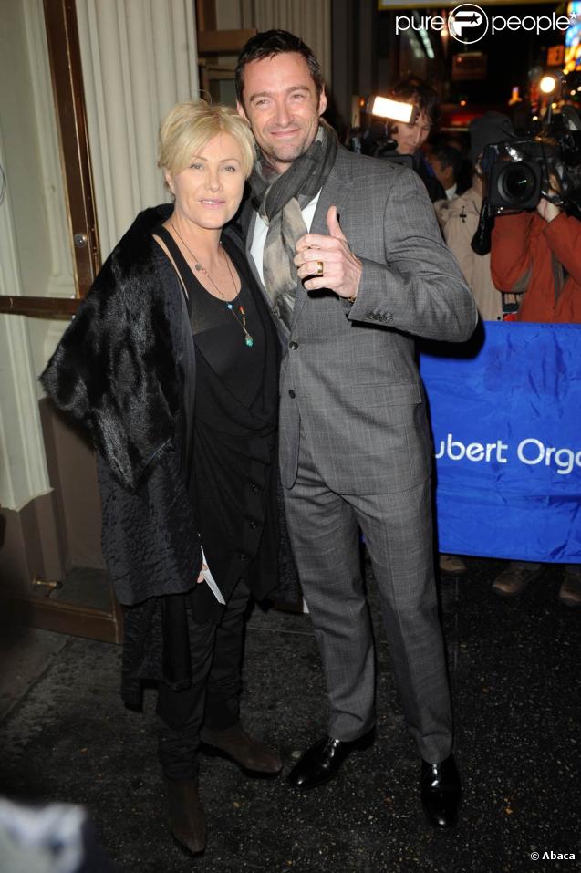 Hugh Jackman et Deborra-Lee Furness à l'occasion de la première de la pièce  View from the Bridge  d'Arthur Miller, qui s'est tenue au Cort Theatre de New York, le 24 janvier 2010.