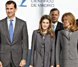 Letizia d'Espagne à Madrid pour l'inauguration d'un centre de recherche. Le 25 janvier 2010.