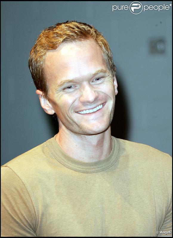 Neil Patrick Harris (alias Barney dans  How I met your mother ).