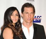 Camila Alves et Matthew McConaughey, à la soirée Musicares 2010, le 29 janvier : première sortie officielle depuis la naissance de leur deuxième enfant, le 4 janvier dernier.