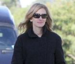Julia Roberts repart seule de l\'aéroport de Los Angeles