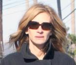 Julia Roberts et son mari Danny Moder à l'aéroport de Los Angeles