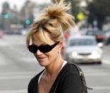 Melanie Griffith et sa fille Stella font une promenade shopping à Los Angeles. 31/01/2010