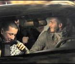 David Beckham et des amis à la sortie d'un restaurant à Milan