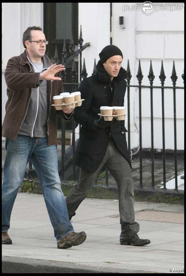 Jude Law et un ami à Londres