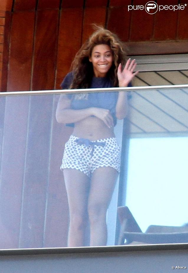 Beyoncé Knowles sur la terrasse de sa chambre d'hôtel à Rio de Janeiro le 8 février 2010