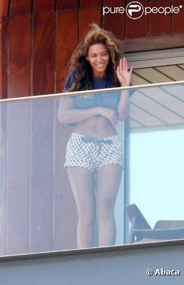 Beyoncé Knowles sur la terrasse de sa chambre d'hôtel à Rio de Janeiro le 8 février 2010