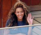 Beyoncé Knowles sur la terrasse de sa chambre d'hôtel à Rio de Janeiro le 8 février 2010