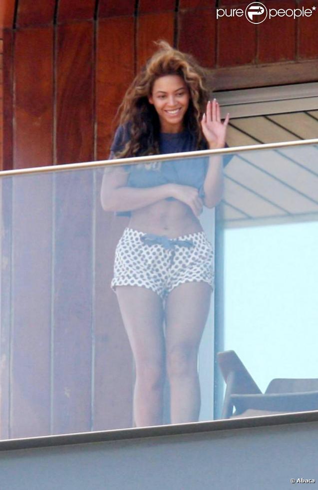 Beyoncé Knowles sur la terrasse de sa chambre d'hôtel à Rio de Janeiro le 8 février 2010