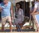 La belle Zoe Saldana en shooting maillots sur une plage de Los Cabos, au Mexique, le 25 janvier 2010.