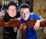 John Terry (et Vernon Kay, par la même occasion), cloués au pilori au London Dungeon !