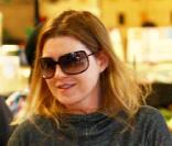 Ellen Pompeo fait ses courses chez Whole Foods market à Los Angeles le 4 février 2010