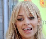 Paris Hilton et Nicole Richie se sont invitées chez Ke$ha dans le cadre d\'un tournage de <i>The Simple Life</i>, en 2005.