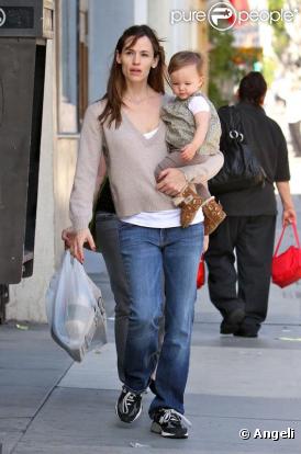 Jennifer Garner et sa fille Seraphina font du shopping (17 février 2010 / Santa Monica)