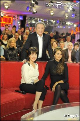  Lio, Penélope Cruz et Michel Drucker sur le fameux canapé rouge (17 février 2010) 