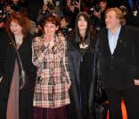 Gérard Depardieu, Yolande Moreau, Isabelle Adjani et Miss Ming, sur le tapis rouge du Festival du film de Berlin, pour la présentation de leur film  Mammuth , le vendredi 19 février.