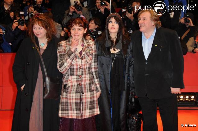 Gérard Depardieu, Yolande Moreau, Isabelle Adjani et Miss Ming, sur le tapis rouge du Festival du film de Berlin, pour la présentation de leur film  Mammuth , le vendredi 19 février.