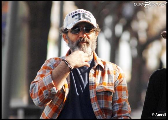 Antonio Banderas prend un pause durant le tournage de Knockout à Barcelone le 23 février 2010