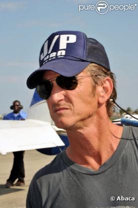 Sean Penn en mission humanitaire à Haïti en février 2010