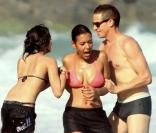 Les filles de Madonna, Lourdes et Mercy, s'amusent à la plage, au Brésil, février 2010 !