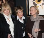 Michèle Morgan entourée de sa soeur, Mylène Demongeot et Marthe Mercadier pour ses 90 ans, à Paris, le 1er mars 2010 !