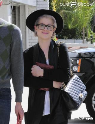 Kelly Osbourne fière de sa nouvelle coupe de cheveux à Los Angeles le 3 mars 2010
