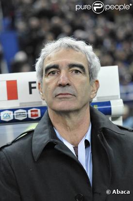 Raymond Domenech lors du match amical de l'équipe de France face à l'Espagne