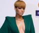 Regardez Rihanna, plus provocante que jamais, offrir son corps à...