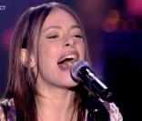Emily Loizeau interprète  Pays Sauvage  aux Victoires de la Musique.