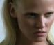 Lara Stone en plein travail