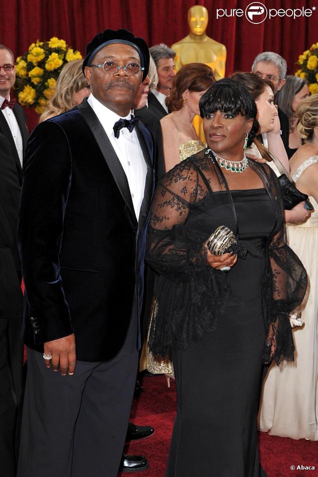 Samuel L. Jackson et sa femme, à l'occasion du tapis rouge de la 82e cérémonie des Oscars, au Kodak Theatre de Los Angeles, le 7 mars 2010.