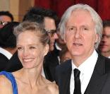 James Cameron et sa femme Suzy Amis, à l'occasion du tapis rouge de la 82e cérémonie des Oscars, au Kodak Theatre de Los Angeles, le 7 mars 2010.