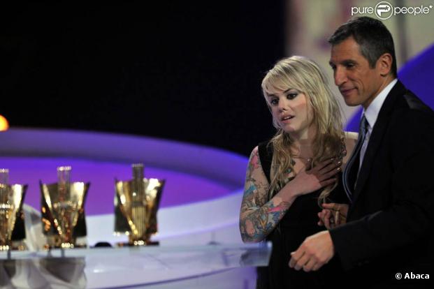 Coeur de pirate, Victoire de la chanson originale de l'année 2010, a mobilisé ses fans pour glaner ses trois trophées d'auteure-compositrice-interprète de  Comme des enfants  !